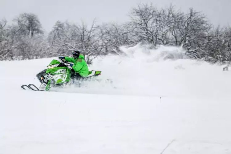 雪山飞猫！北极猫ZR6000 R试驾报告